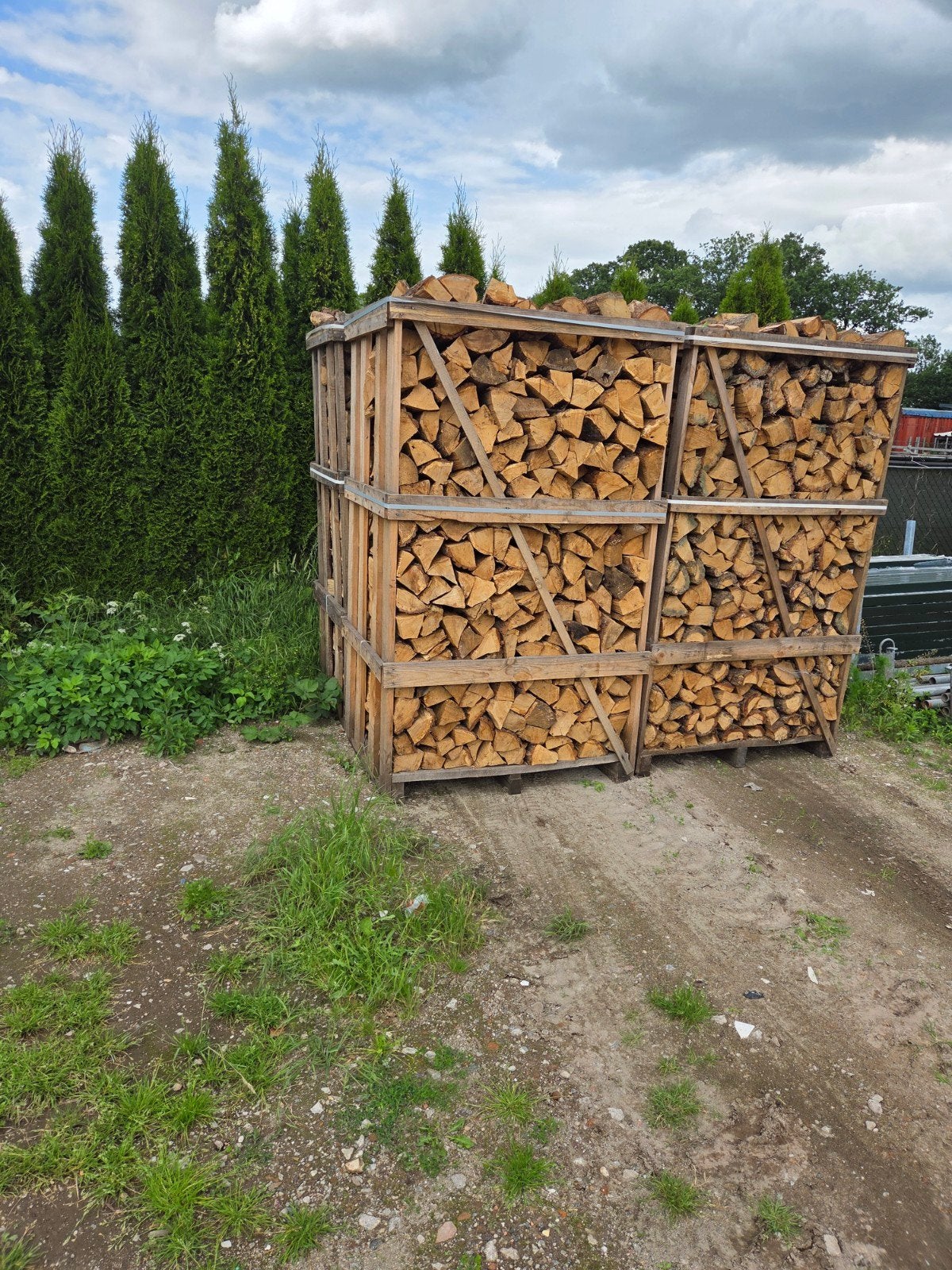 Gekloofd eiken brandhout in XXL kratten, Tuin en Terras, 6 m³ of meer, Ophalen, Overige houtsoorten, Blokken
