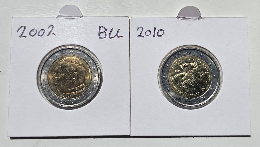 Vaticaanstad 2 Euro munten 2002 en 2010 BU, Postzegels en Munten, Munten | Europa | Euromunten, Ophalen of Verzenden, Vaticaanstad