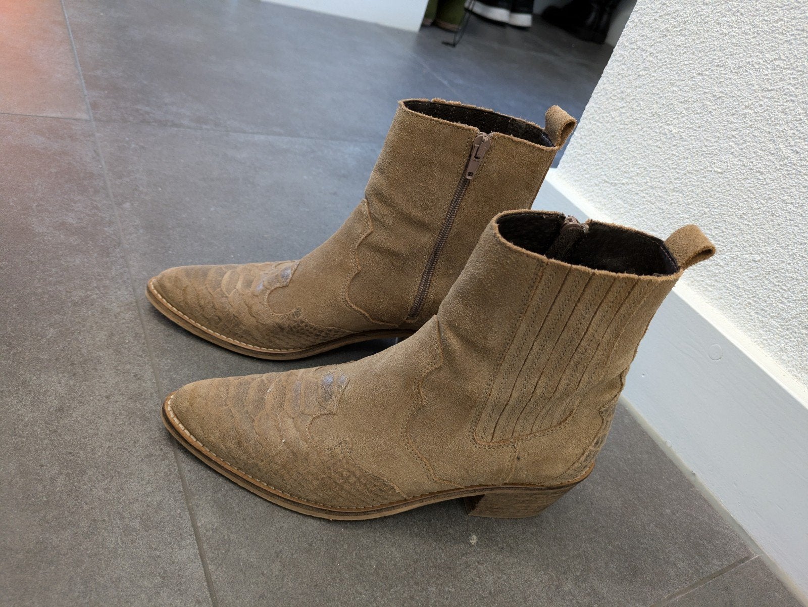 laarsjes maat 37 suède beige, Ophalen of Verzenden, Zo goed als nieuw, Beige
