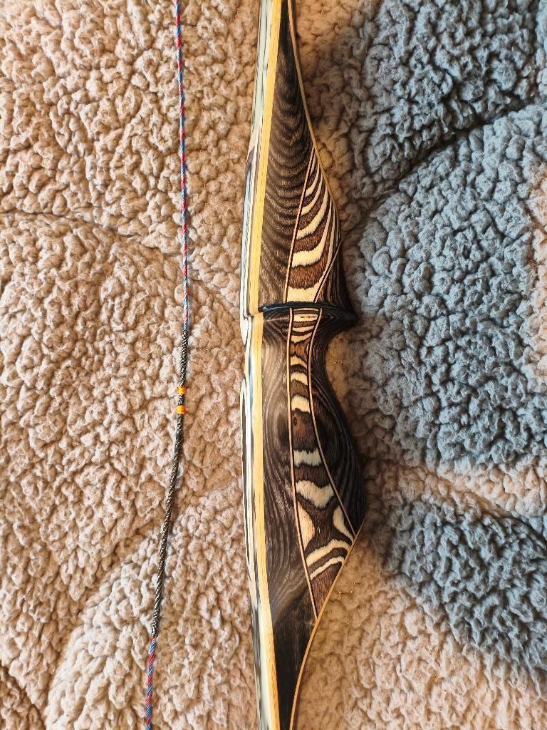 White Feather Olor 68" 35# RH (evt ruil met 25#max 30#), Ophalen, Zo goed als nieuw, Longbow