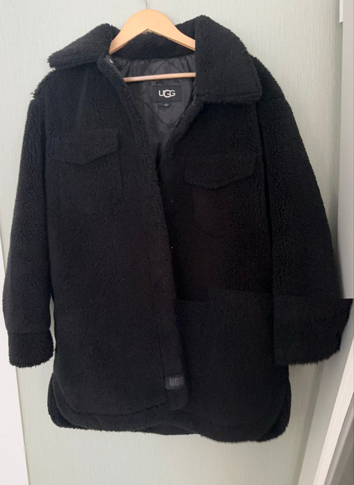 Ugg jas zwart maat L met drukknopen, Ophalen of Verzenden, Gedragen, Maat 42/44 (L), Zwart