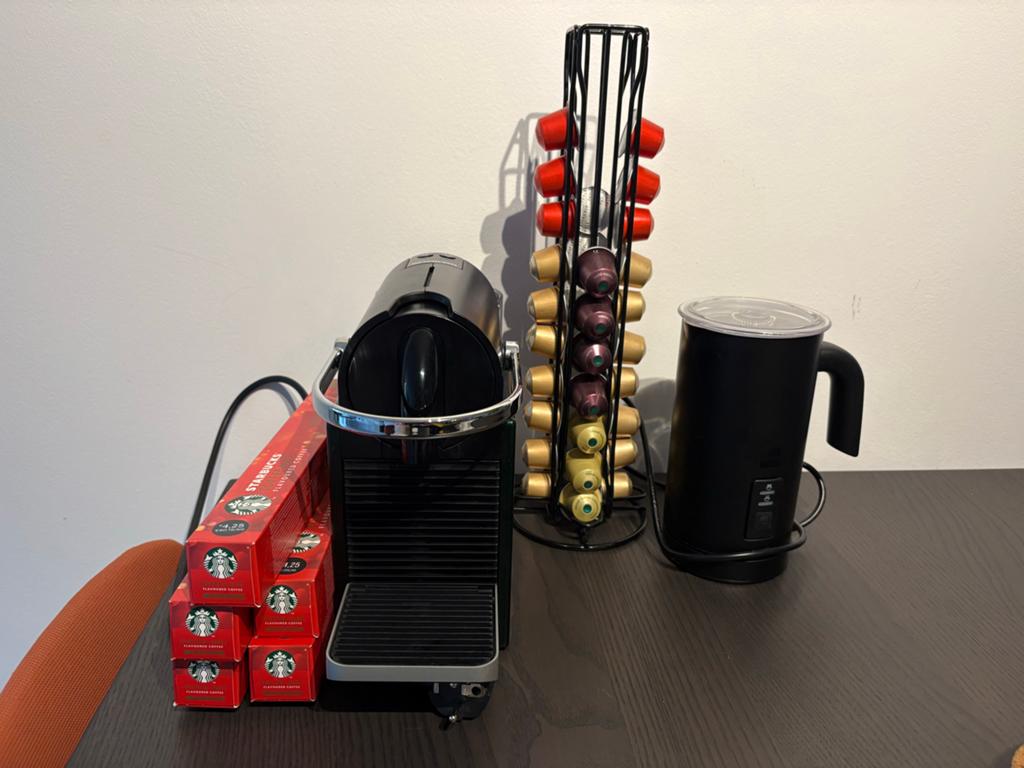 Nespresso Pixie Groen met accessoires en koffie, Ophalen, Espresso apparaat, Zo goed als nieuw, 1 kopje