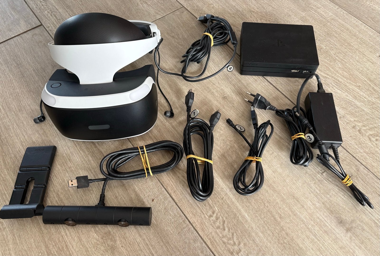 Sony PlayStation VR bril V1 incl. camera en kabels, Ophalen of Verzenden, Zo goed als nieuw, VR-bril, Sony PlayStation
