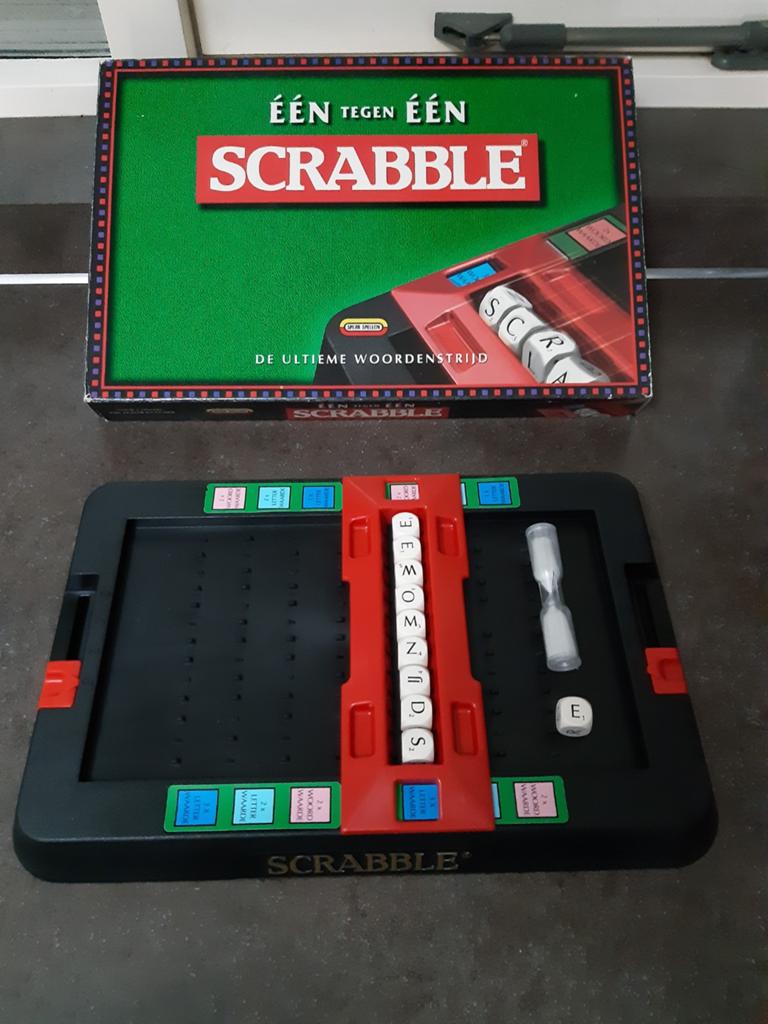 Scrabble een tegen een 1997 Spear Spelen, Hobby en Vrije tijd, Gezelschapsspellen | Bordspellen, Ophalen of Verzenden, Zo goed als nieuw