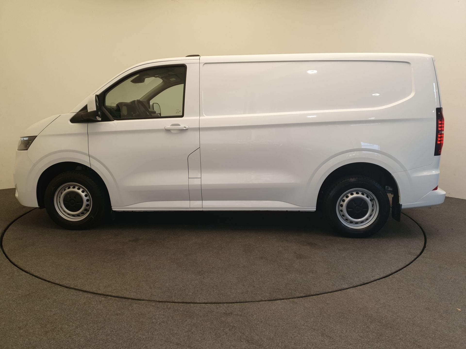 Volkswagen E-Transporter 64 kWh Camera, App connect, Climatr, Auto's, Automaat, Verwarmde buitenspiegels, Zwart, Wit