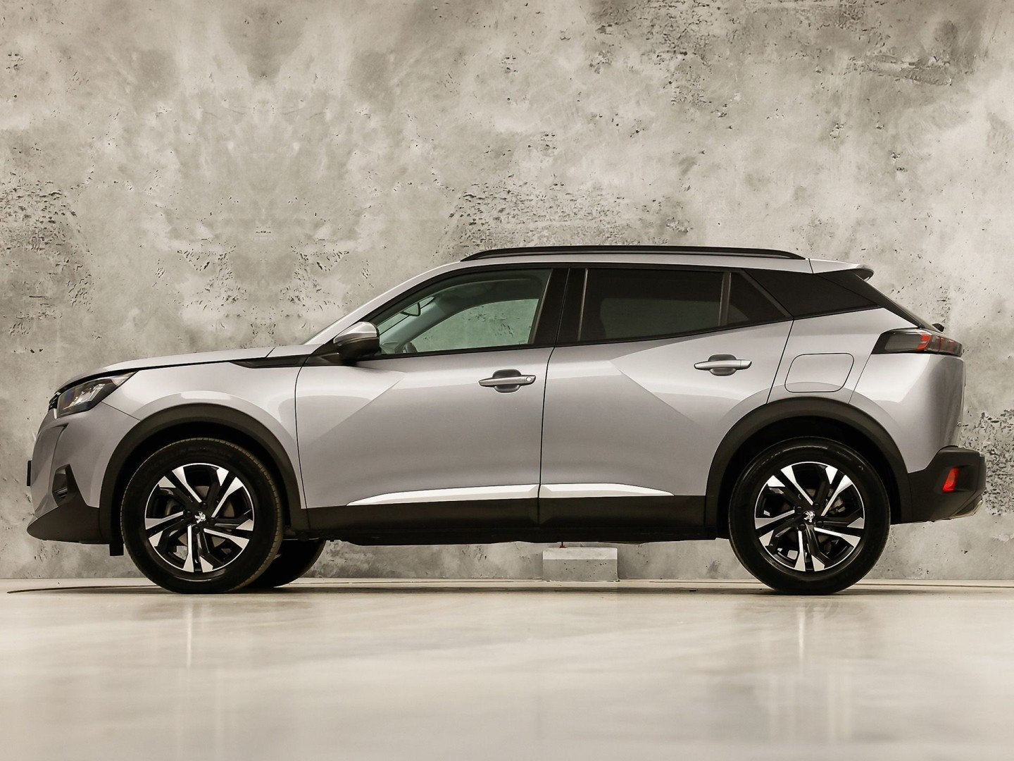Peugeot 2008 1.2 PureTech Allure Sport Automaat VIRTUAL COCK, 12 maanden, Gebruikt, 1199 cc, Leder en Stof
