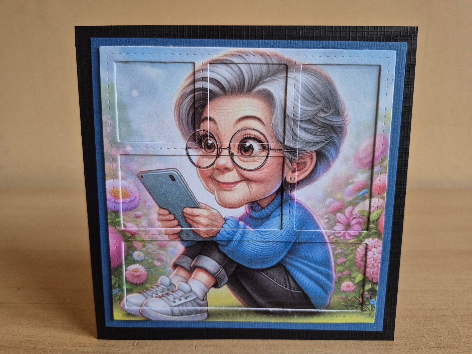 308a) diepte kaart- vrouw zit op gras met telefoon, Ophalen of Verzenden, Nieuw