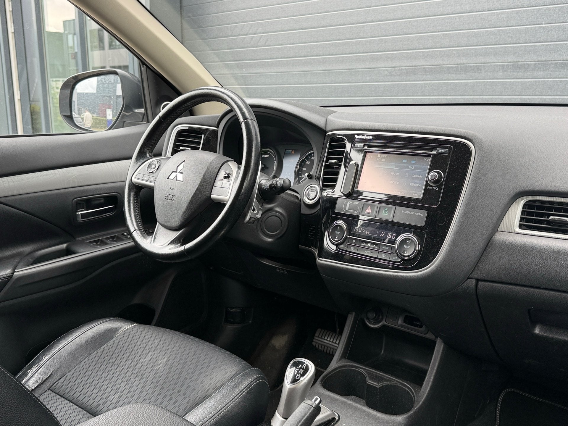 Mitsubishi Outlander 2.0 PHEV Intense +1E EIG NAP / TREKHAAK, 4 cilinders, Vierwielaandrijving, Hybride Elektrisch/Benzine, Automatische klimaatregeling