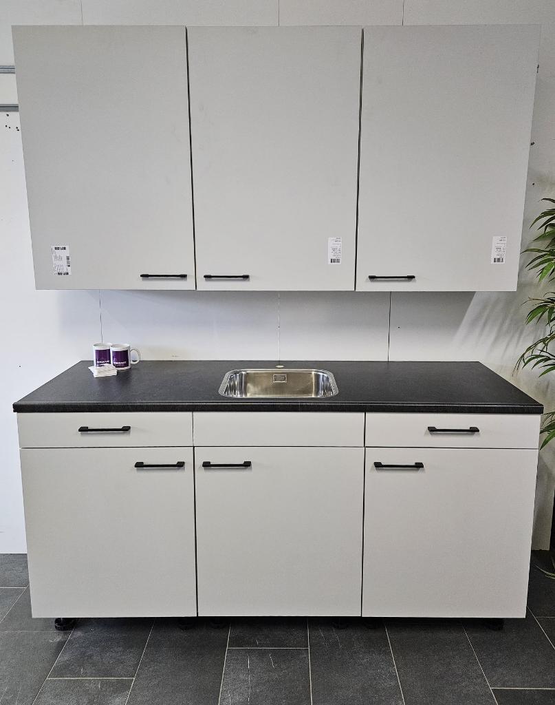 Bruynzeel Keuken Kristal Grijs 180cm – Nieuw compleet €1.395, Enkelwandige keuken, Zo goed als nieuw, Kunststof, Grijs