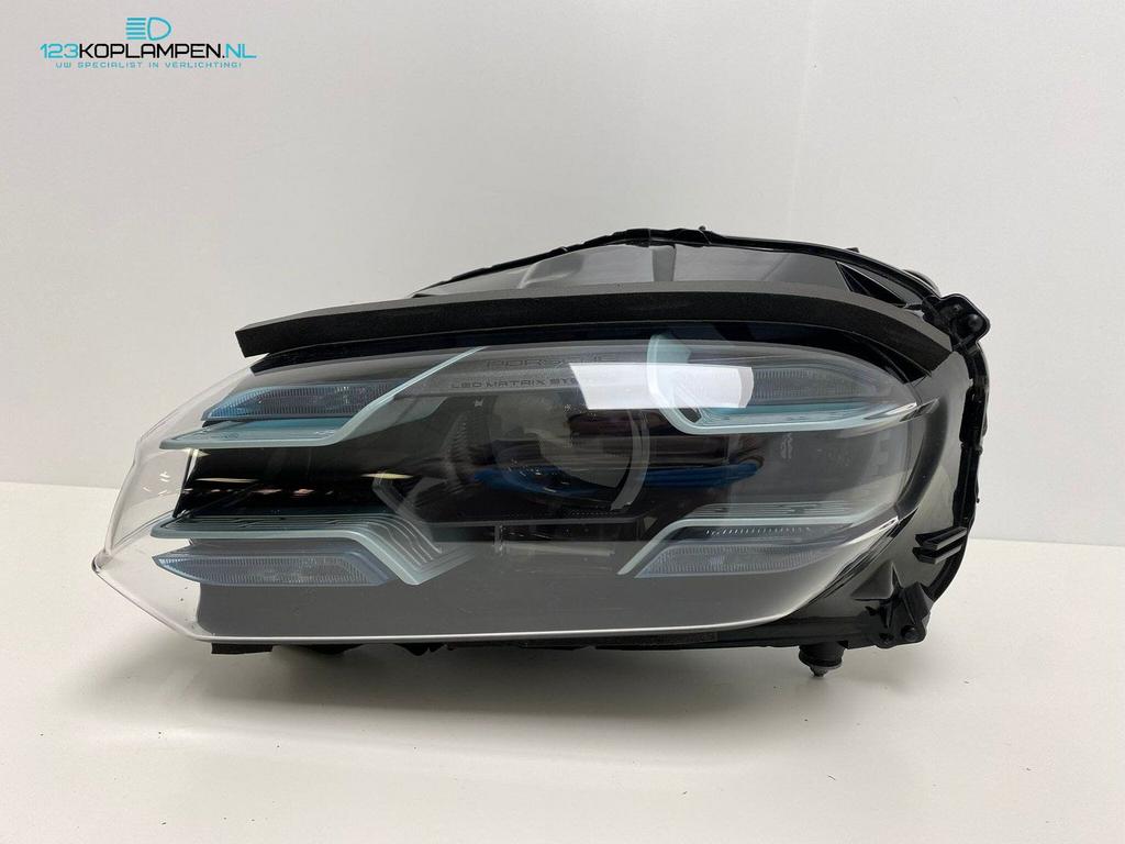 (VR) Porsche Taycan 9J1 Matrix Led koplamp links