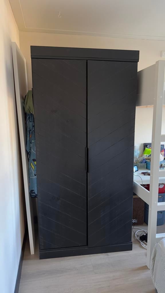 Zwarte kledingkast met houtnerf WOOOD, Ophalen, Gebruikt, 50 tot 100 cm, 150 tot 200 cm