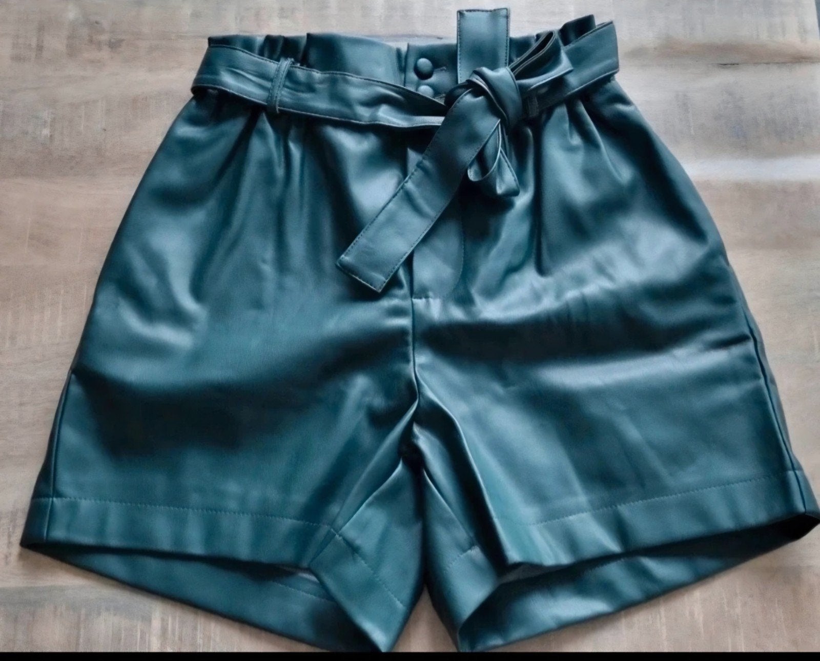 Primark donkergroene PU leren shorts, Kort, Primark, Ophalen of Verzenden, Zo goed als nieuw