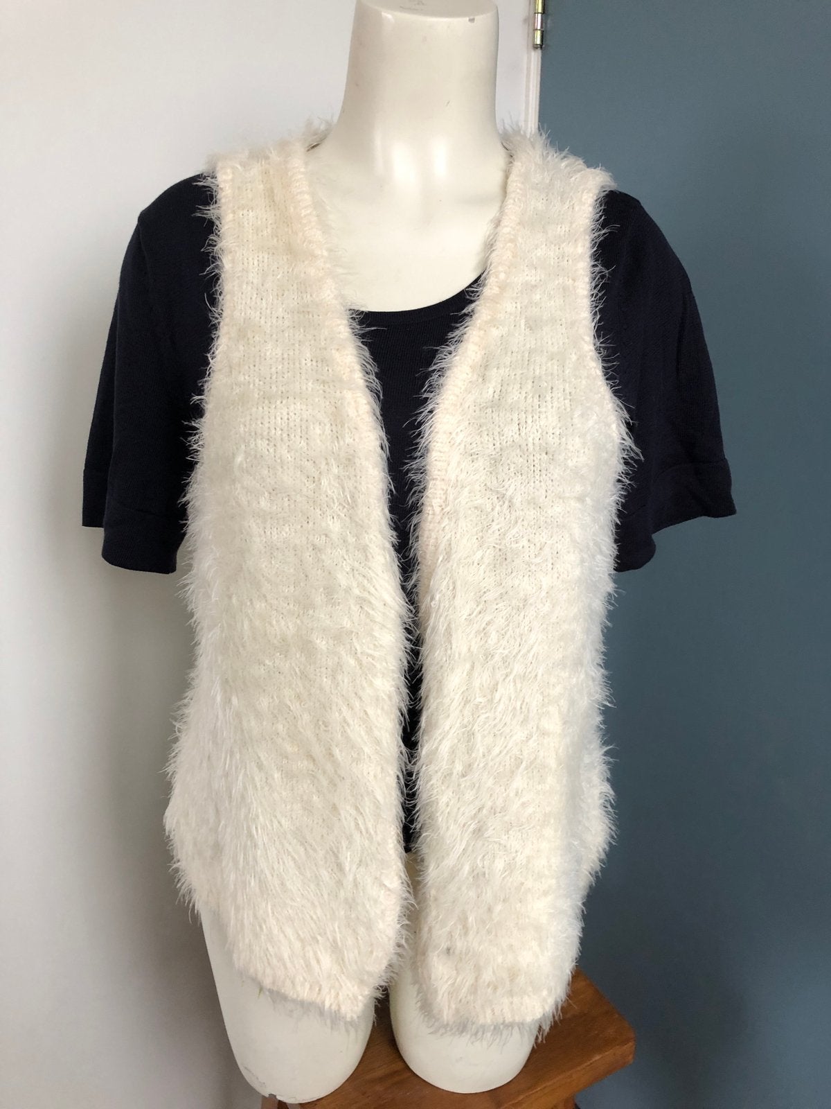 Costes roomwit fluffy hesje gilet m l, Maat 38/40 (M), Wit, Ophalen of Verzenden, Zo goed als nieuw