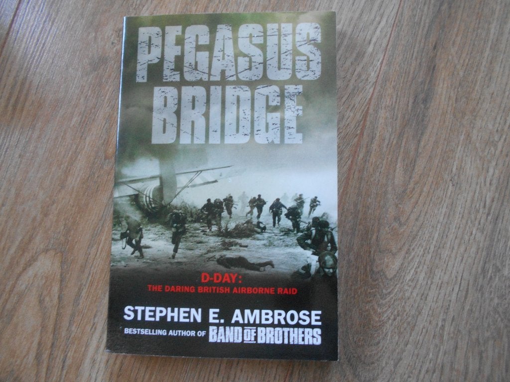 Stephen E. Ambrose Pegasus Bridge, Boeken, Ophalen of Verzenden, Tweede Wereldoorlog, Zo goed als nieuw, Overige onderwerpen
