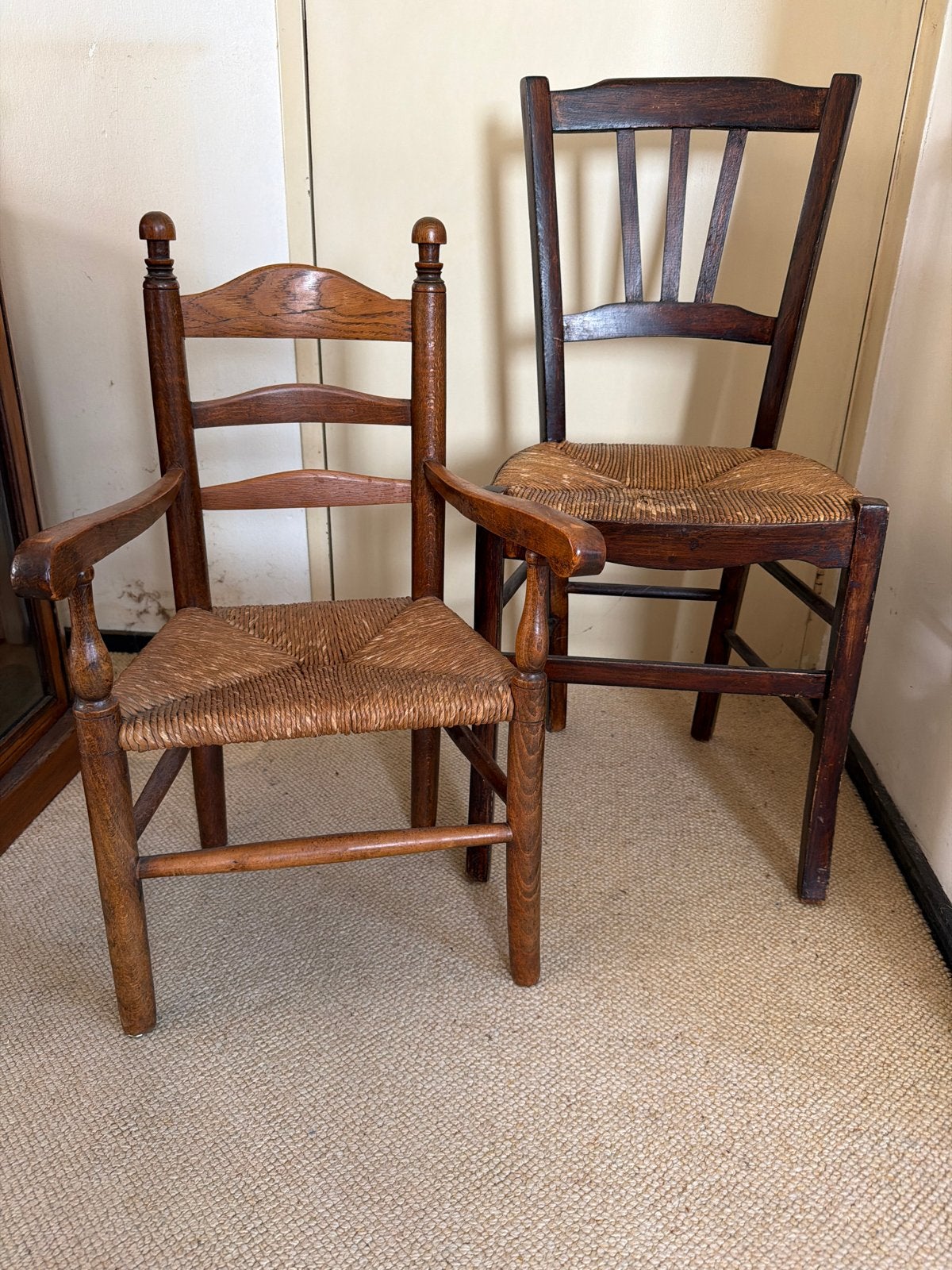 Set van 2 antieke houten stoelen met biezen zitting, Ophalen