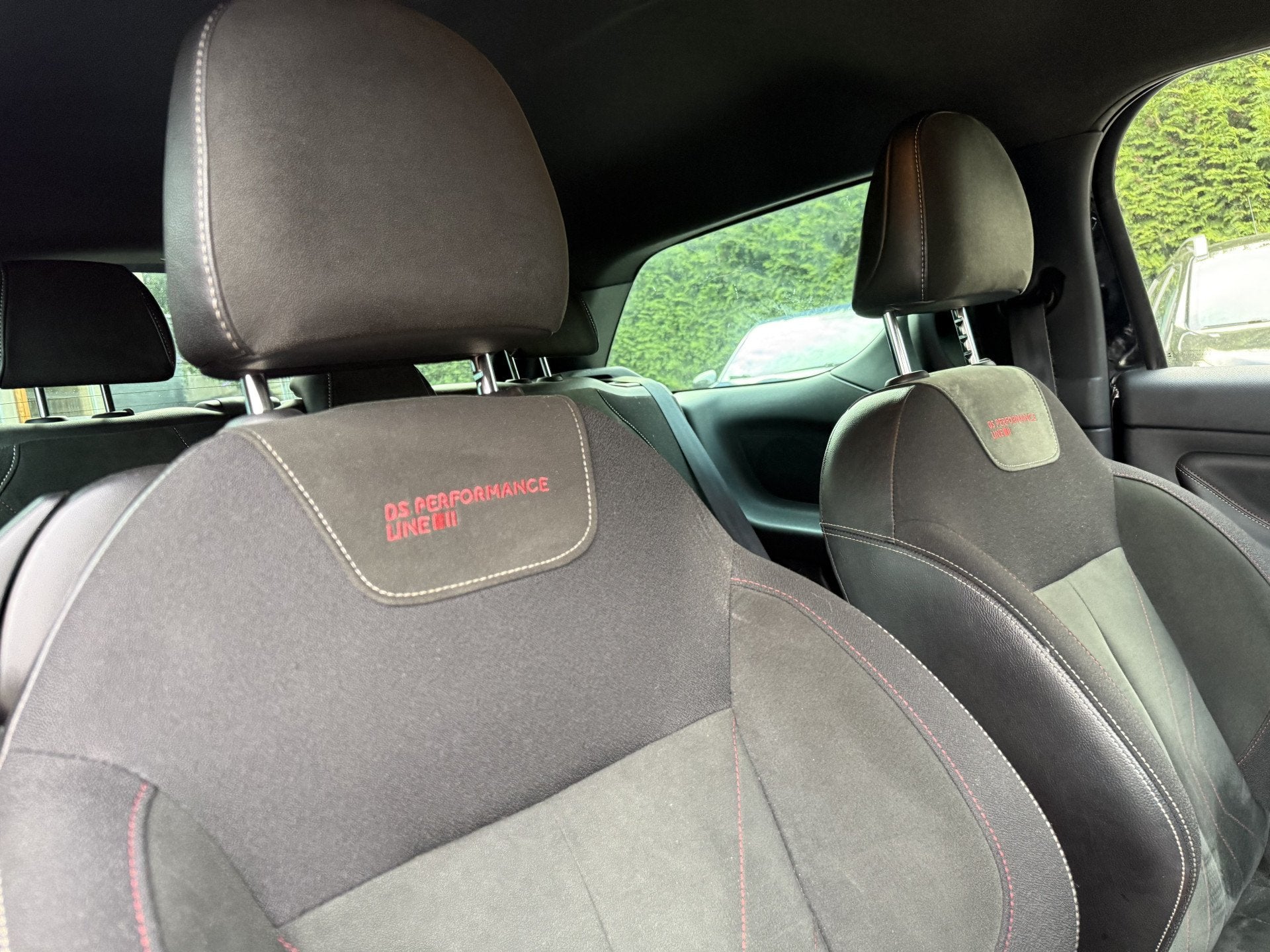 DS DS 3 1.2T 110pk PT Performance Line Aut6, Clima | Navi &, Auto's, Dealer onderhouden, 1199 cc, Alcantara, Origineel Nederlands
