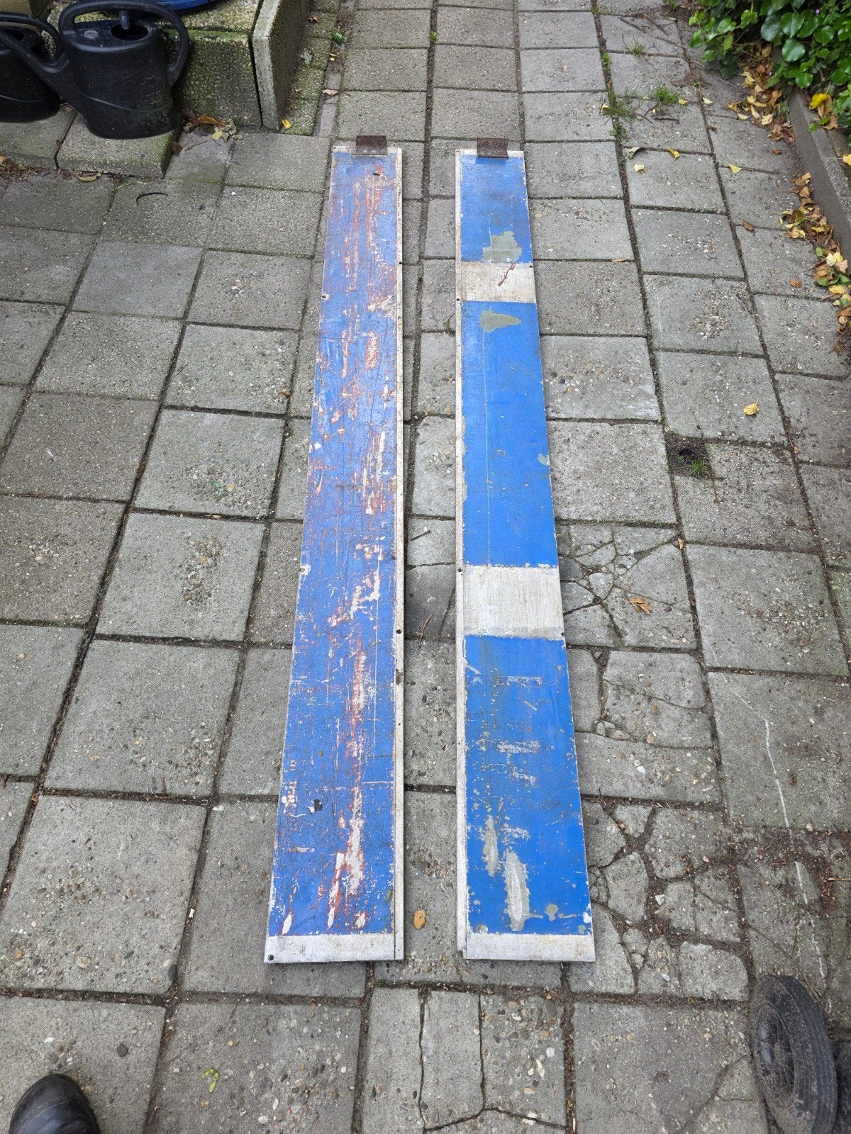 Oprijplaten voor aanhanger of bus, Ophalen