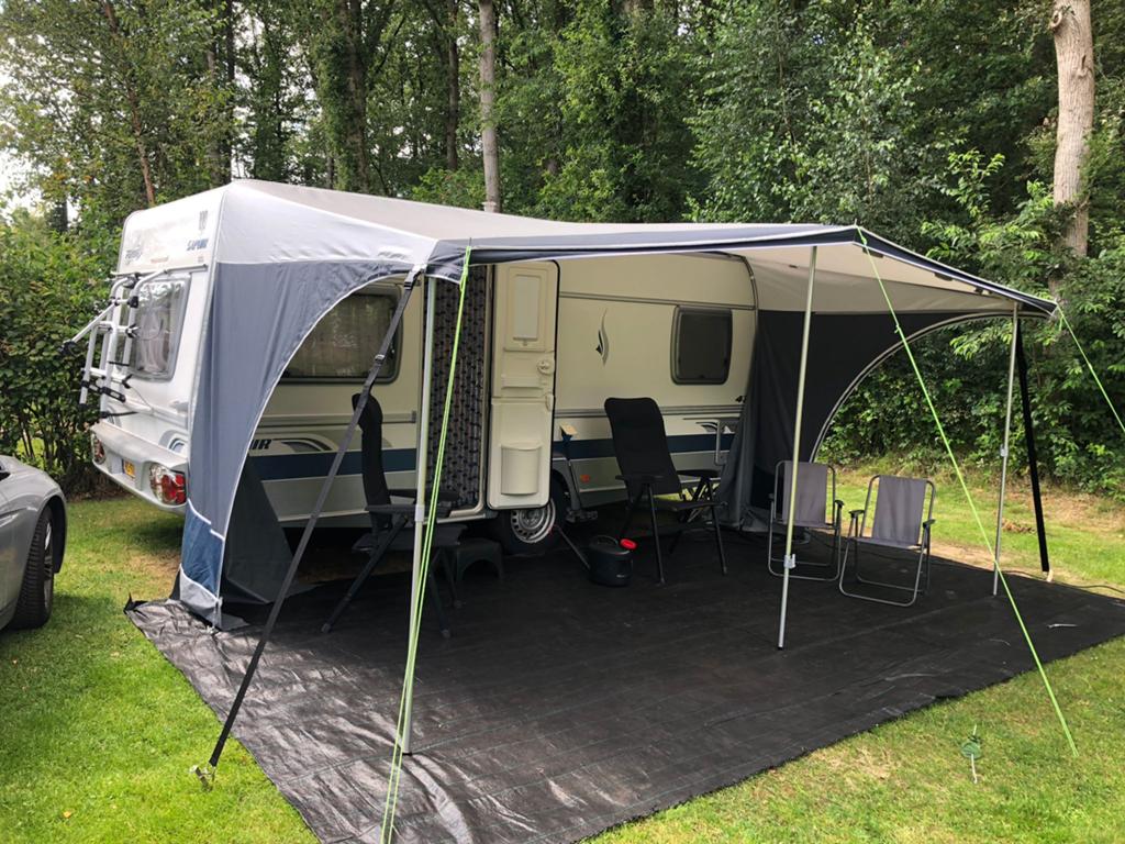 FENDT Saphir 470 - 2006 - Voortent - Luifel - Mover, Caravans en Kamperen, Caravans, Kachel, Rondzit, Particulier, Vast bed