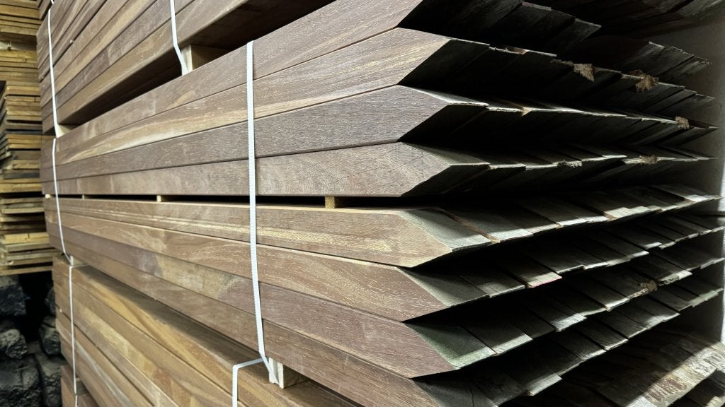 ACTIE : Azobe hardhouten palen 68x68mm 3m geschaafd met punt, Nieuw, Ophalen of Verzenden, Balk, Overige houtsoorten
