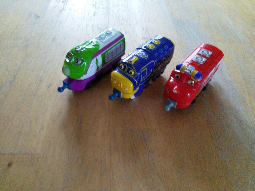 Chuggington puzzel 40 stukjes, met extra speelgoed treintjes, Ophalen of Verzenden, Zo goed als nieuw