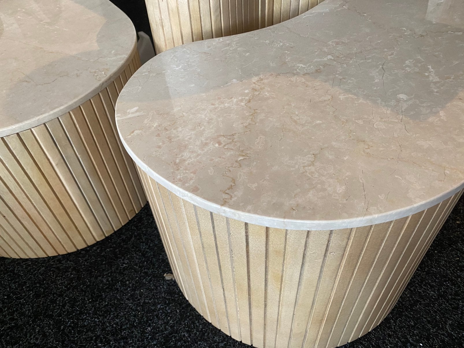 Bijzettafel set Kira - Beige Marmer & Licht Hout, Huis en Inrichting, Tafels | Bijzettafels, Nieuw, 55 tot 75 cm, Overige vormen