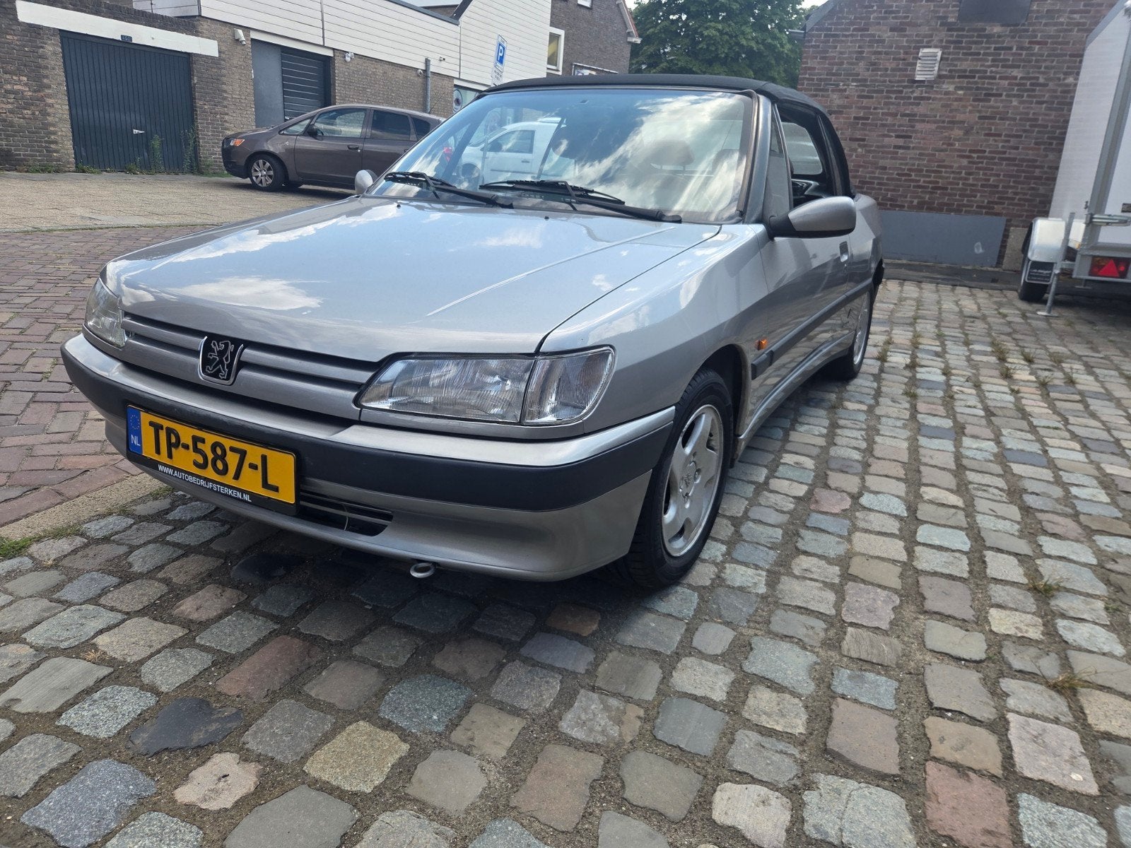 Peugeot 306 cabrio met 1.8motor 1996 Grijs Handgeschakeld, Auto's, Cabriolet, 4 stoelen, 100 pk, 49 €/maand