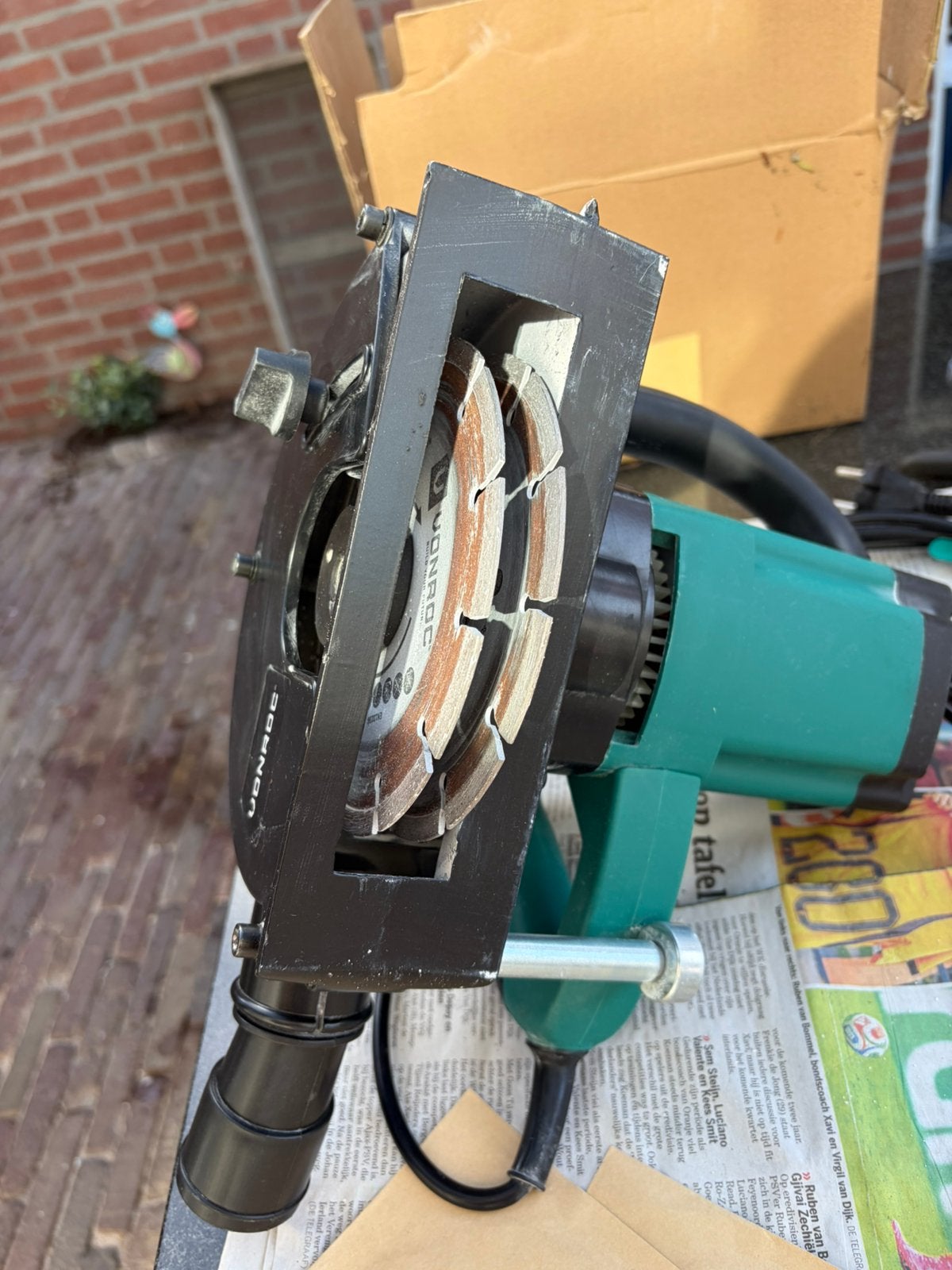 Vonroc sleuvenfrees, Ophalen, Zo goed als nieuw, Minder dan 700 watt, Haakse handslijpmachine
