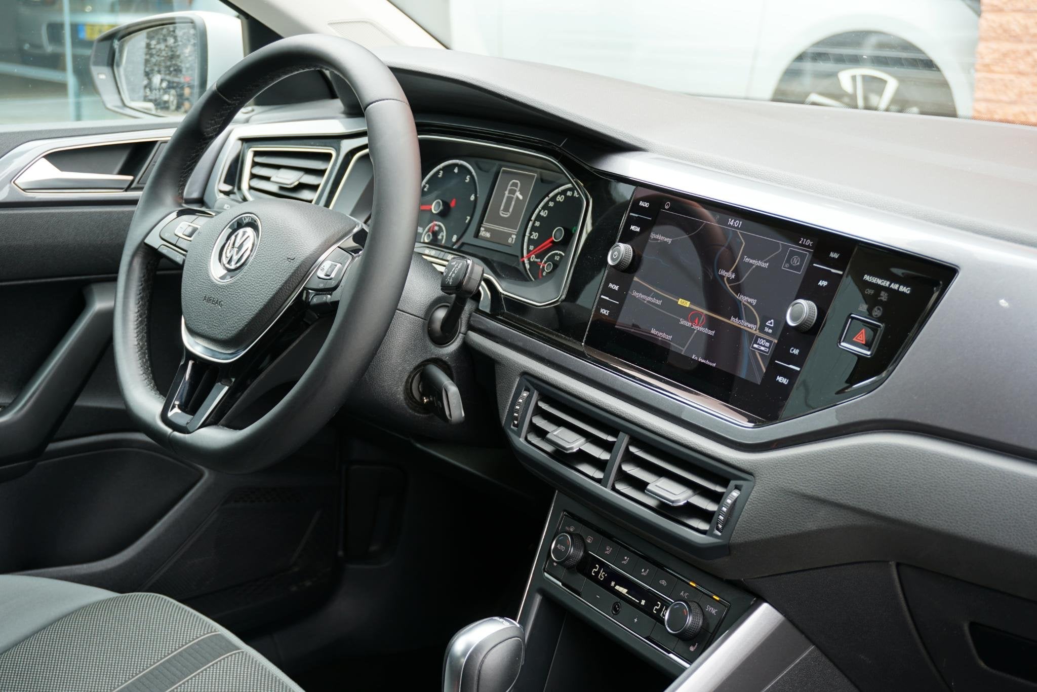 Volkswagen Polo 1.0 TSI Highline DSG + NAVI / STOELVERWARMIN, Stof, Gebruikt, 95 pk, 49 €/maand