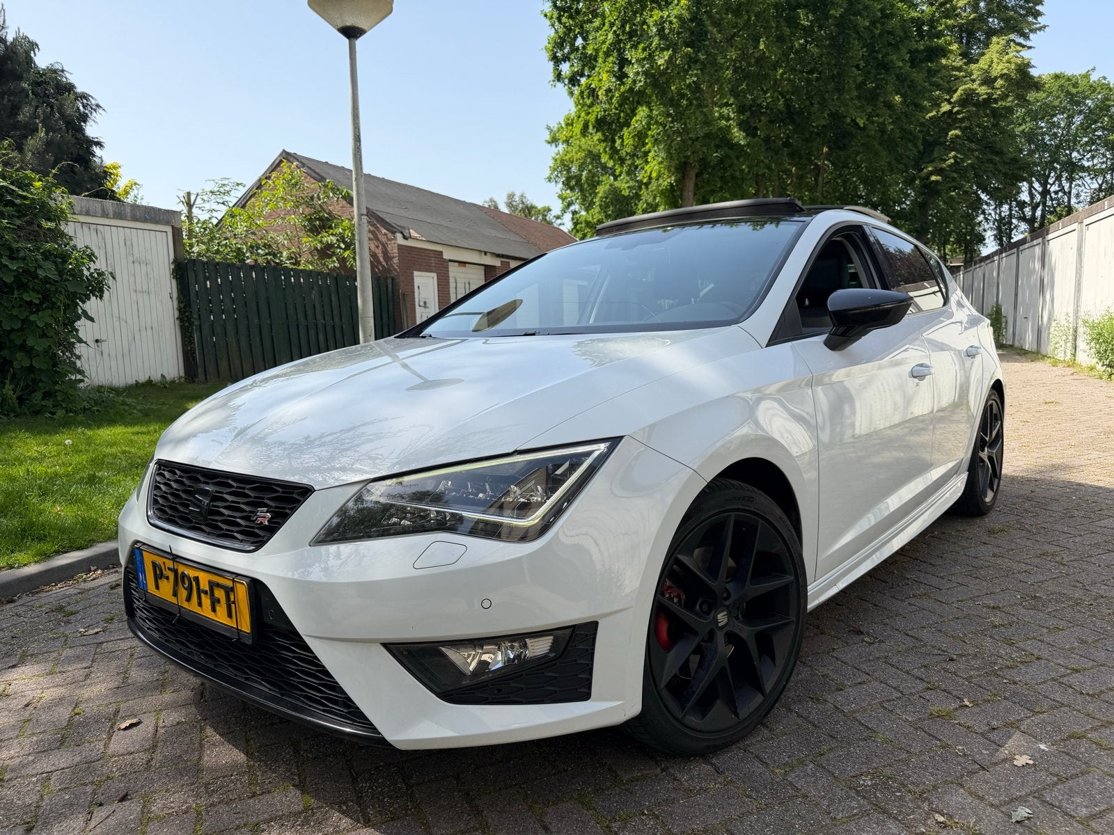 Seat Leon 1.8 TSI FR PANO DSG NAVI LED LMV, Auto's, Seat, 1227 kg, 179 pk, Wit, Stationwagon