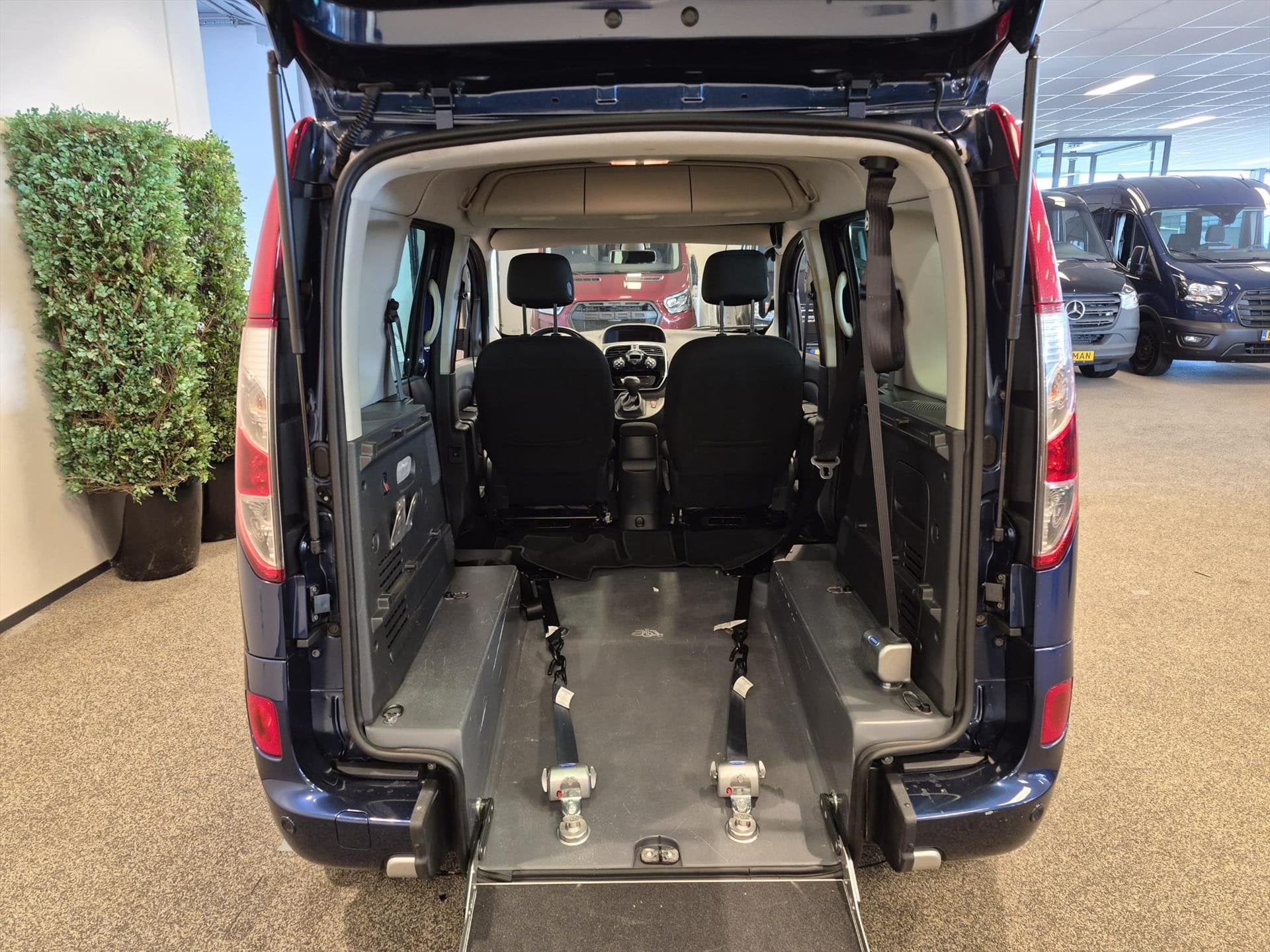 Renault Kangoo Rolstoelauto Automaat 3+1, Auto's, Automaat, 12 maanden, Stof, Gebruikt
