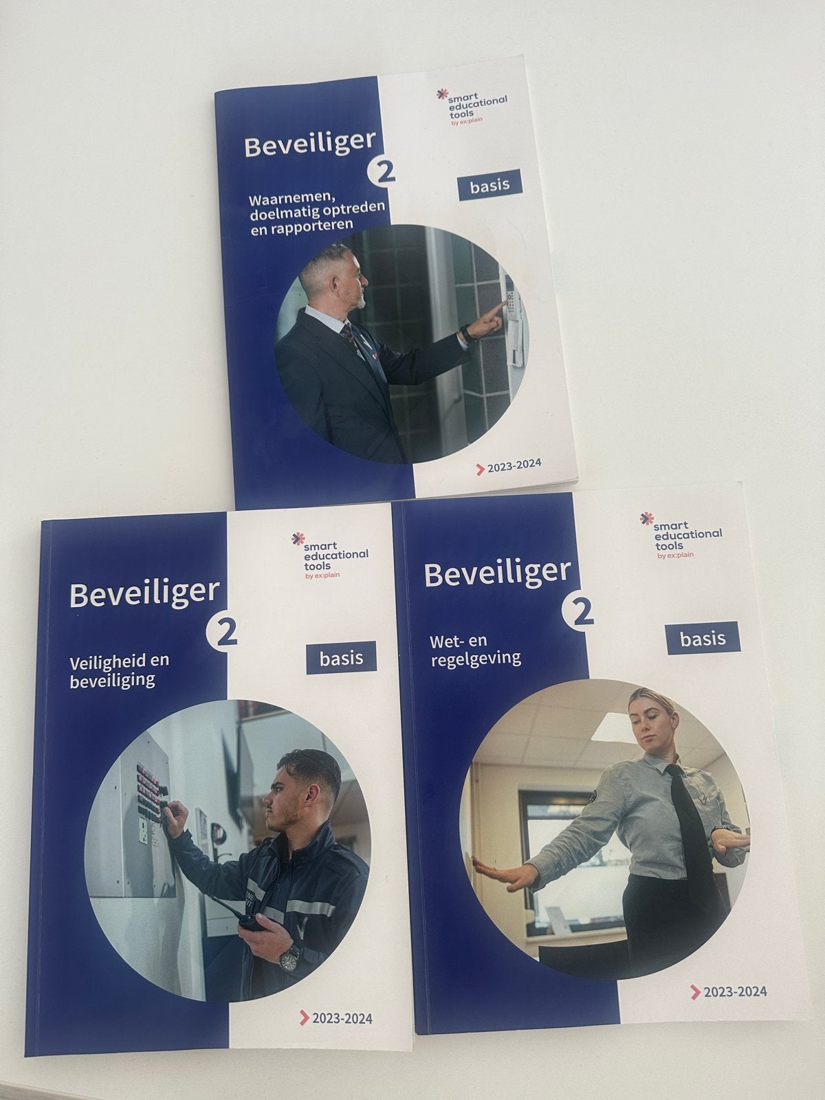 Beveiliger 2 Basis boeken - Gebruikt met aantekeningen, Ophalen, Gelezen, MBO