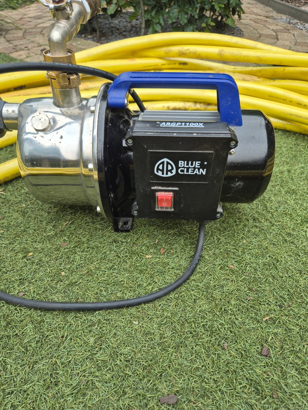Blue Clean ARGP1100X Zelfaanzuigende Pomp met Slangen, Tuin en Terras, Waterpompen, Ophalen, Gebruikt, Elektrisch, Besproeiingspomp