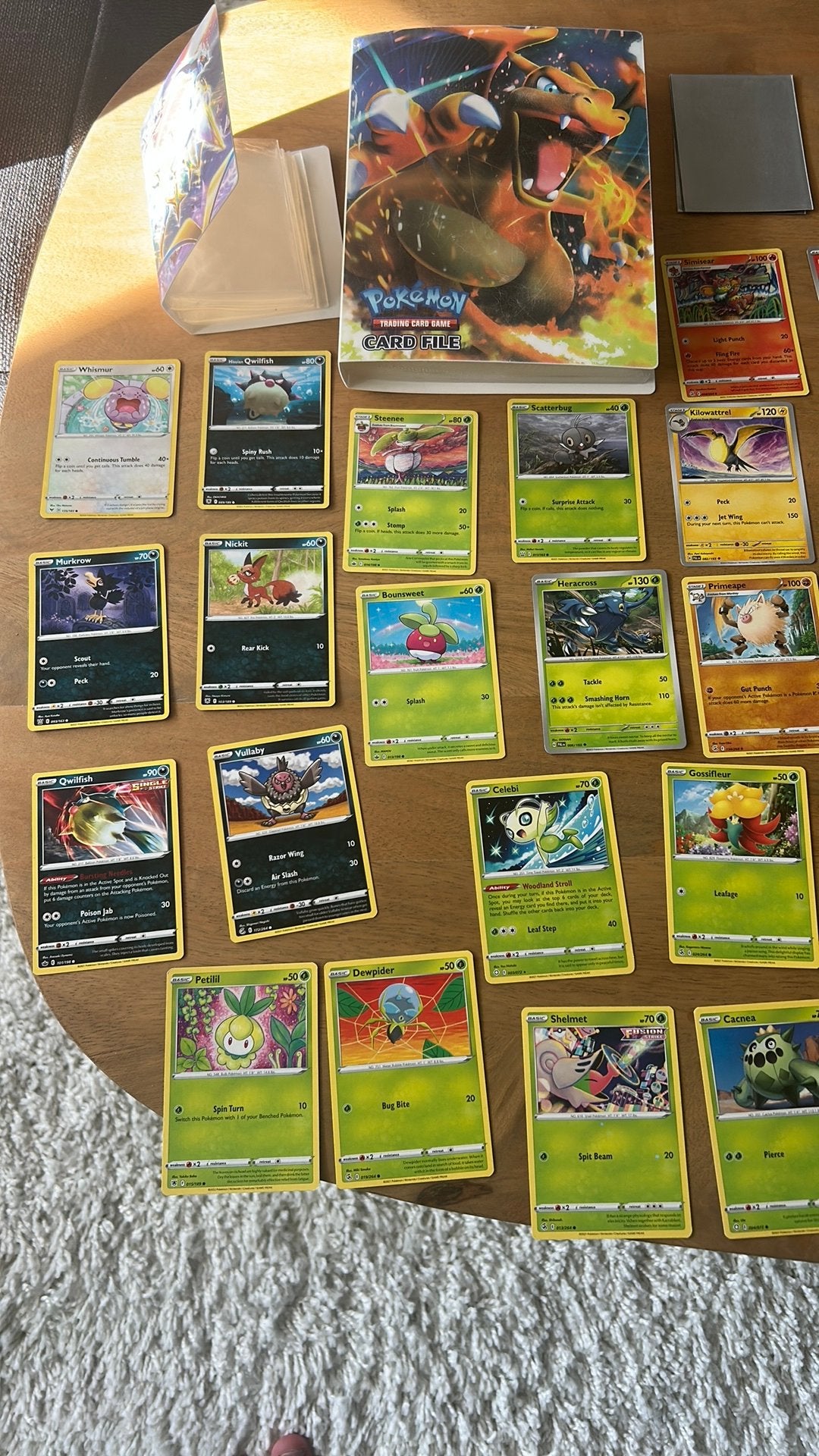 Normale pokémon kaarten + 2 boekjes en ~5 sleevejes, Ophalen of Verzenden, Zo goed als nieuw, Meerdere kaarten
