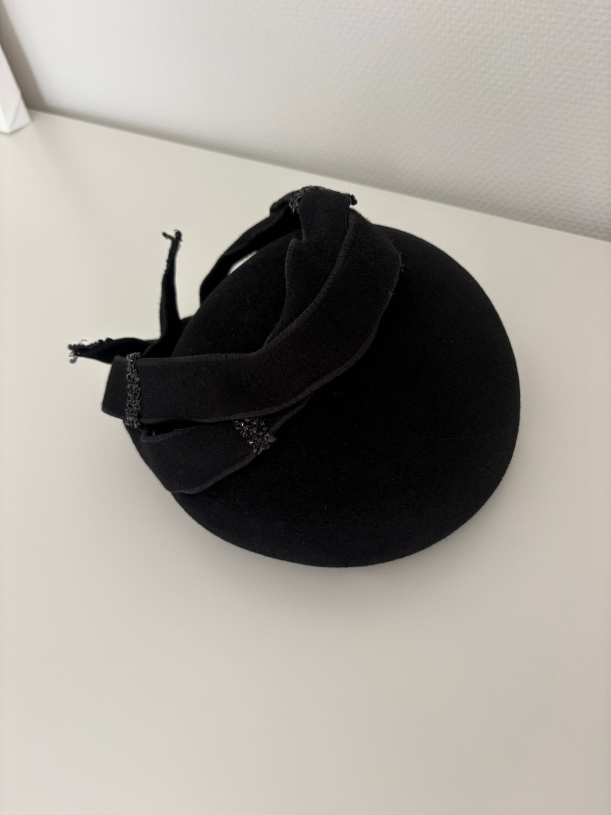 Zwarte velours winter hoed van Alielle, Ophalen of Verzenden, Zo goed als nieuw, One size fits all, Hoed