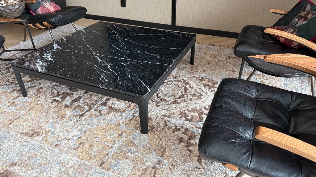 Zwart marmer en massief eiken vierkante Salontafel, Ophalen, Eikenhout, Zo goed als nieuw, 100 tot 150 cm