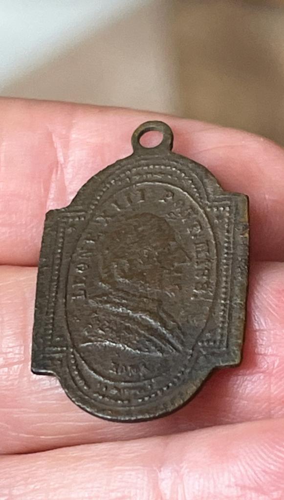 Bodemvondst….Hanger/Devotiepenning 1886/1888?, Ophalen of Verzenden