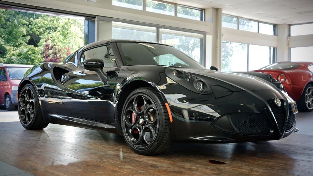 Alfa Romeo 4C 1750TBI TCT Airco | Carbon | 240 pk |, Automaat, Gebruikt, 4 cilinders, Zwart