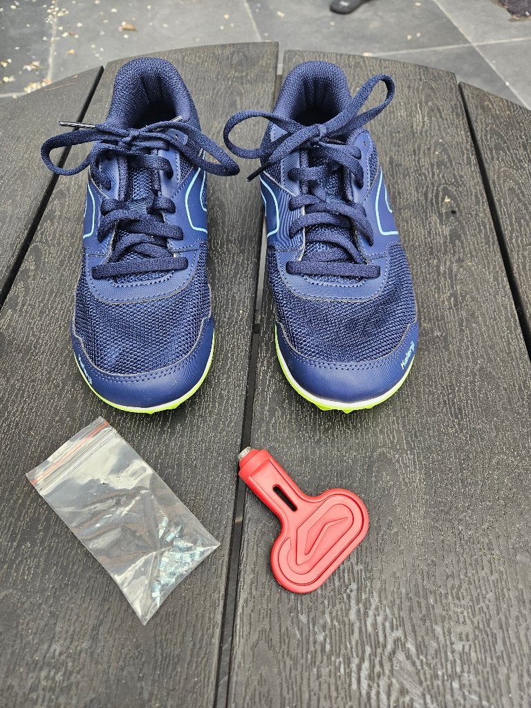 Nieuwe Kalenji hardloopschoenen met spikes - Maat 40, Sport en Fitness, Loopsport en Atletiek, Overige merken, Nieuw, Ophalen of Verzenden