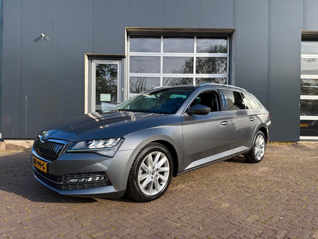 Skoda Superb Combi 1.4 TSI iV Business Edition Plus | Pano, Auto's, Skoda, Stof, Gebruikt, Plug-in hybride, 1668 kg