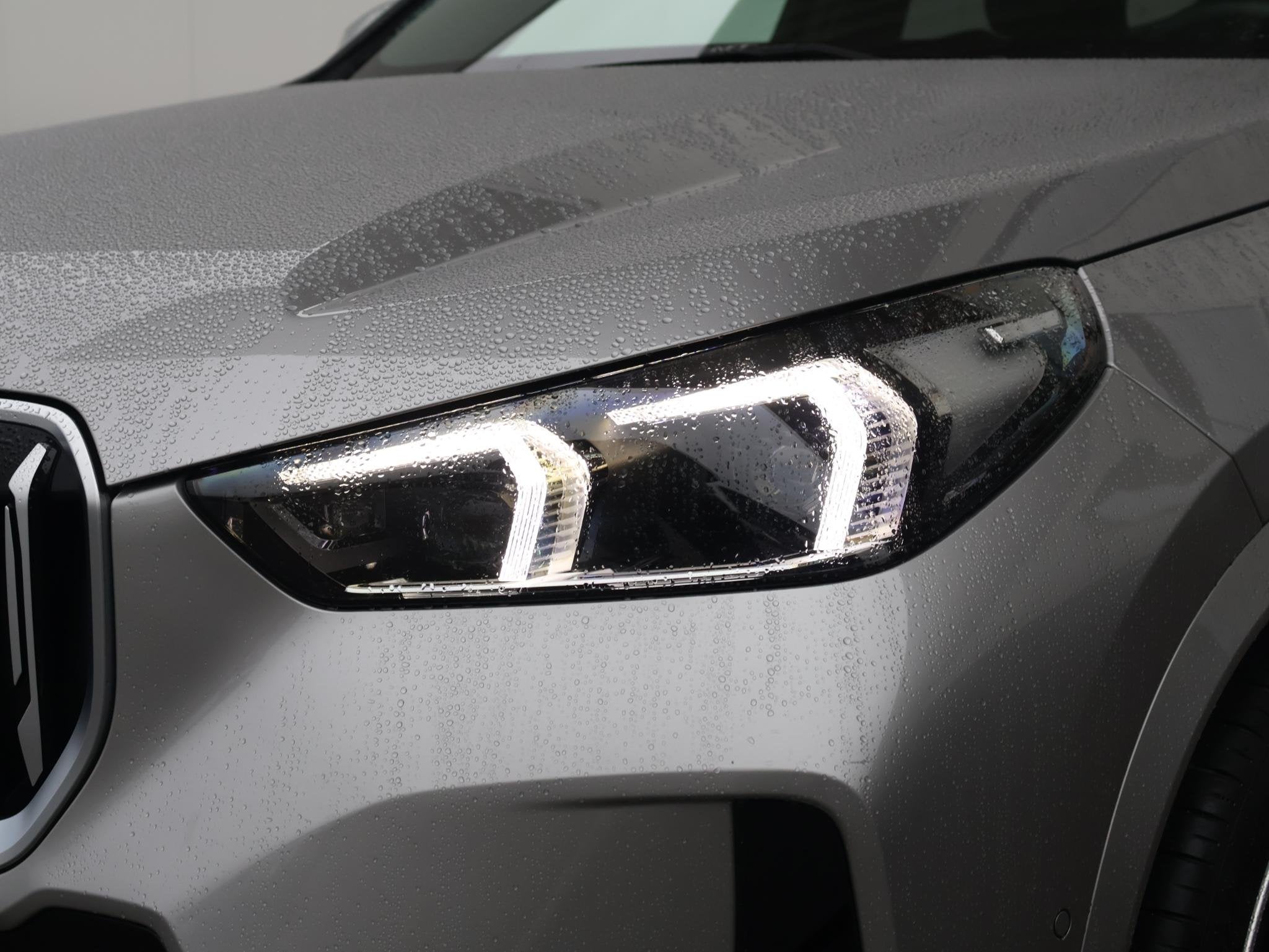 BMW X1 sDrive20i M Sportpakket/ Stuurwielrand verwarmd/ Comf, Auto's, Met garantie (alle), Bedrijf, 3 cilinders, 170 pk