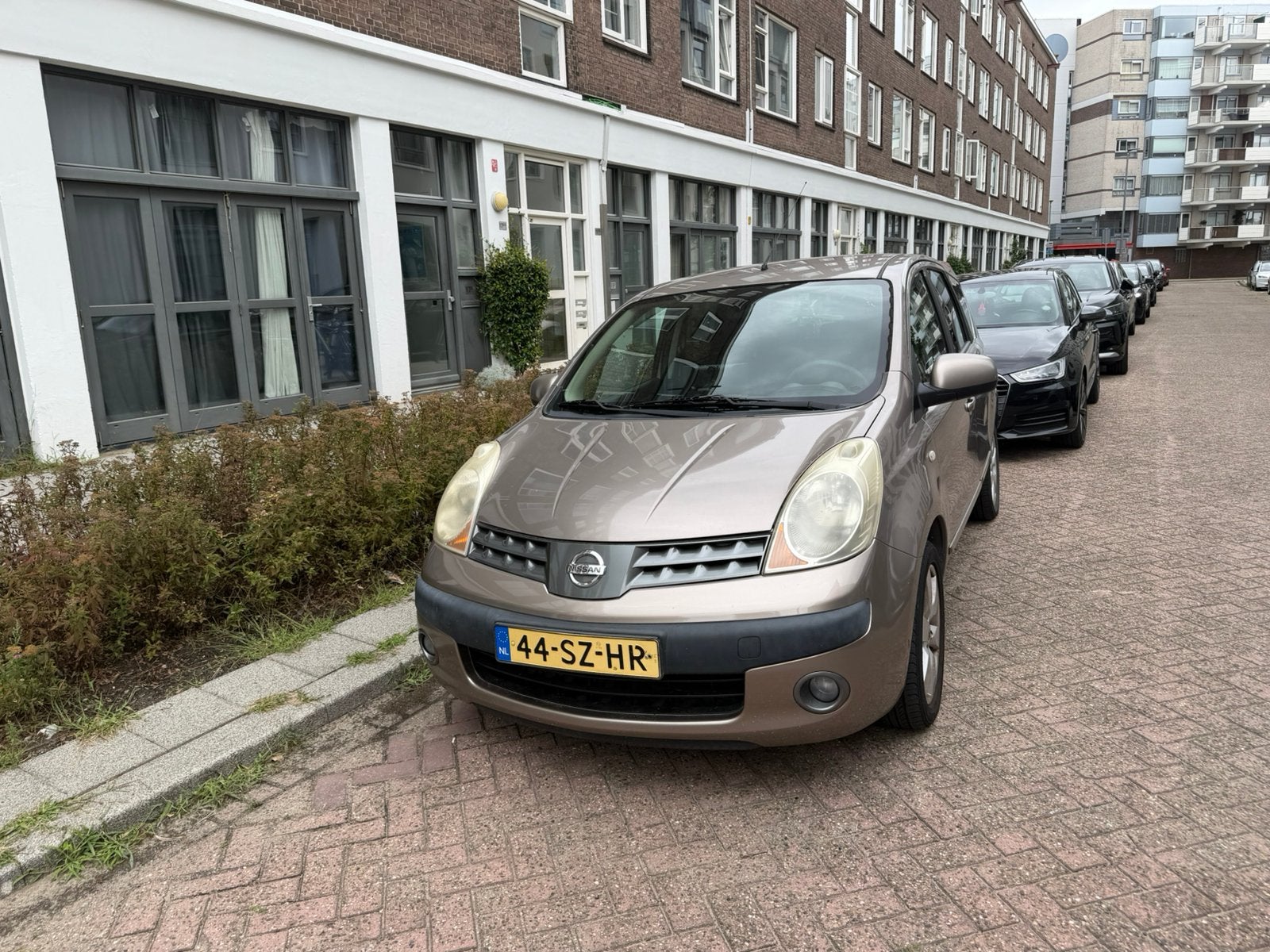 Super nette Nissan Note 1.4 First PDC Trekhaak NAP, Auto's, Nissan, 40 €/maand, Zwart, 4 cilinders, Bruin