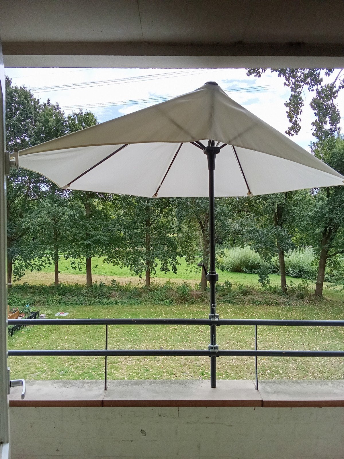 Parasol halfrond voor balkon - ideaal voor kleine ruimtes, Ophalen of Verzenden, Gebruikt, 1 tot 2 meter, Stokparasol