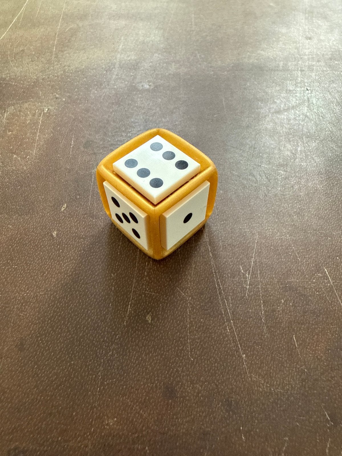 Unieke houten dobbelsteen met Lego-achtige uitstraling, Ophalen of Verzenden, Gebruikt, Overige merken
