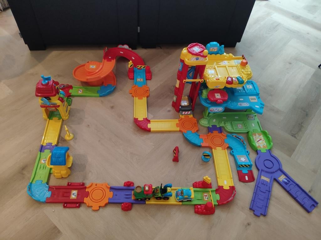 VTech Toet Toet Auto's Treinset & Duitse Autogarage + auto's, Kinderen en Baby's, Speelgoed | Vtech, Ophalen, Gebruikt, 2 tot 4 jaar