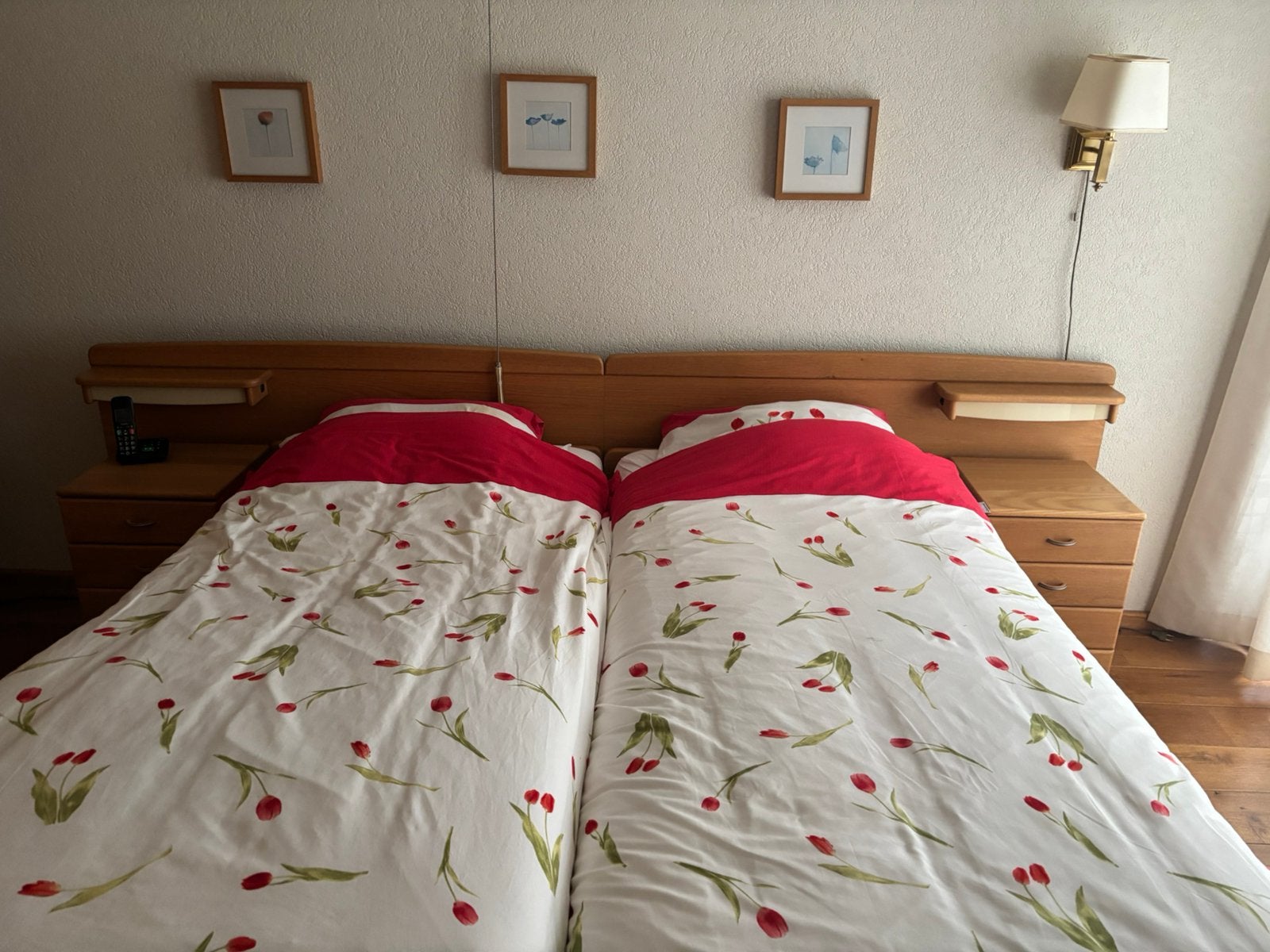 Licht eiken bed meubel met elektrische bedbodem, Ophalen, Zo goed als nieuw, Tweepersoons