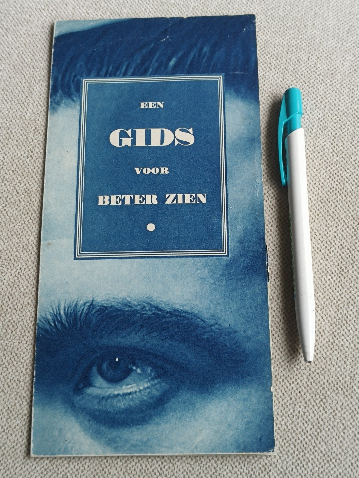 1935, PHILIPS FOLDER GIDS BETER ZIEN, Boeken, Ophalen of Verzenden, Gelezen