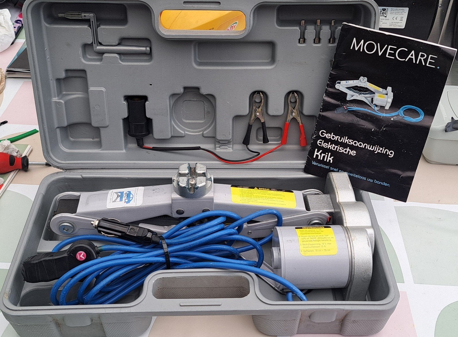 Movecare Elektrische Krik Set - werkt perfect en compleet, Ophalen, Zo goed als nieuw, Elektrisch, Schaarkrik