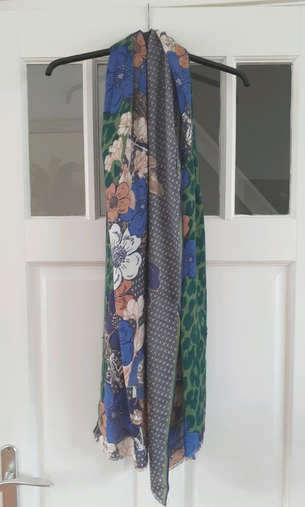 Moment by Moment sjaal shawl, Moment by Moment, Ophalen of Verzenden, Zo goed als nieuw, Sjaal