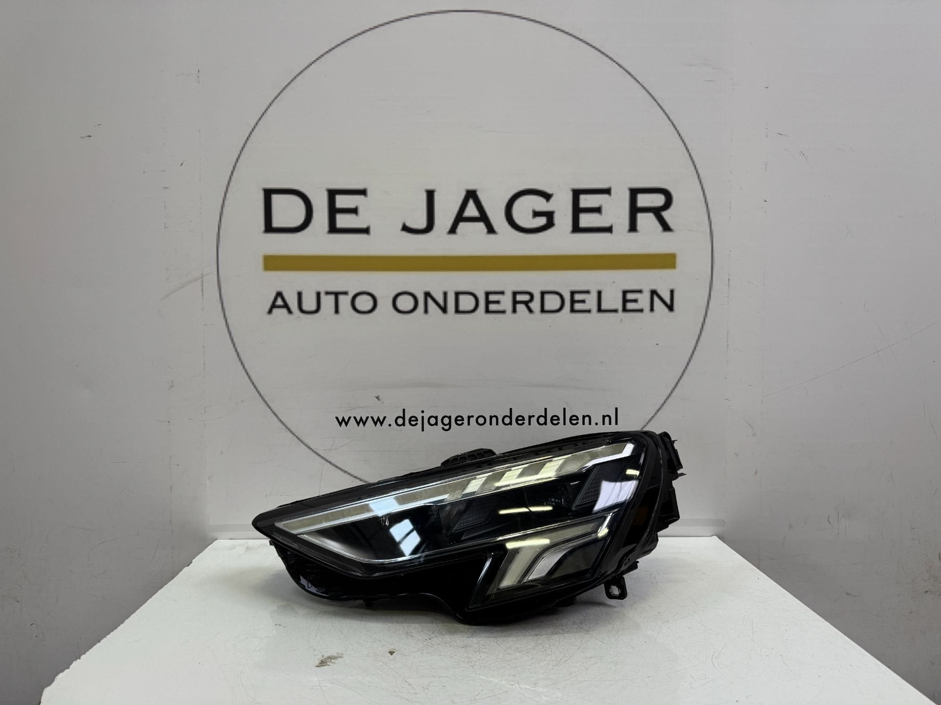 AUDI 8Y A3 VOL LED KOPLAMP LINKS COMPLEET 8Y0941033, Gebruikt, AUDI AG, Auto-Union-Strasse 1
85045  Ingolstadt, DE, Kundenbetreuung@audi.de
