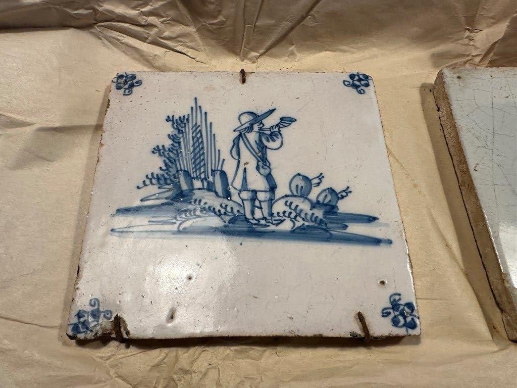 2 antieke Delfts blauwe tegels, Ophalen of Verzenden